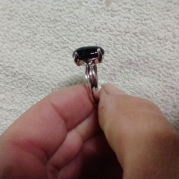 Silvertone black 🖤 stone 🪨 ring 💍 9.5 - Picture 4 of 5